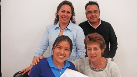 Familia que ya tramitó su crédito de vivienda