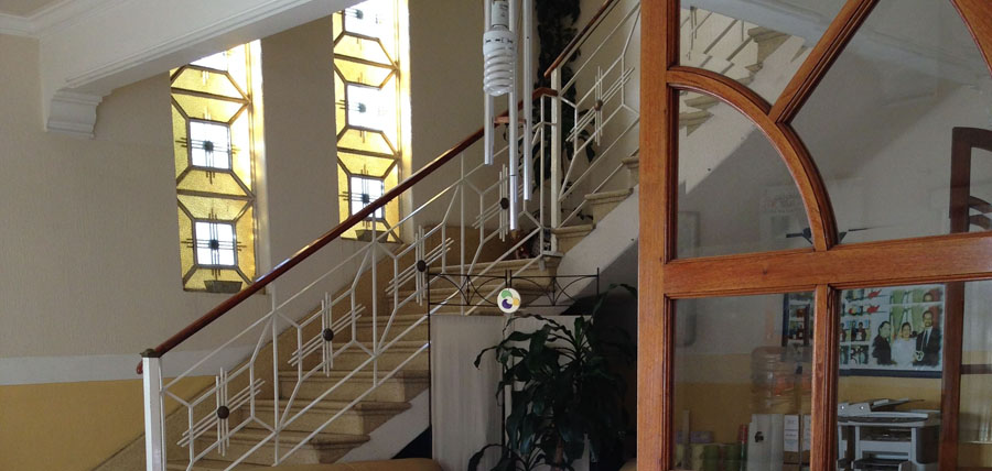 Escalera del edificio histórico de Promoción de Vivienda